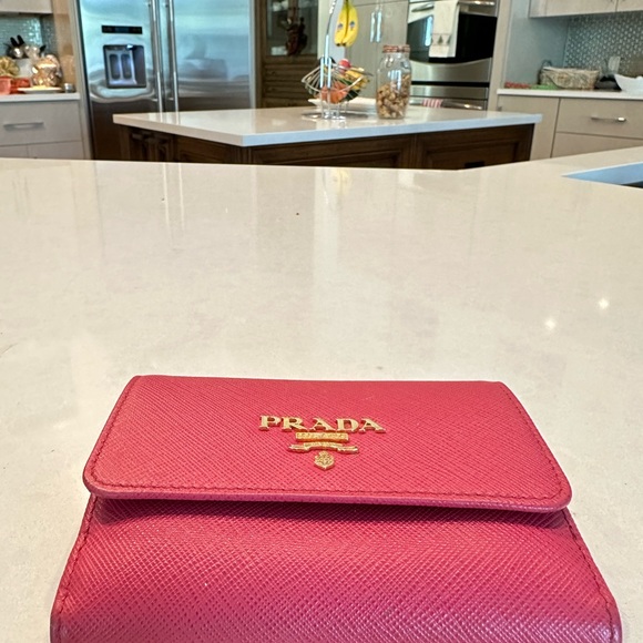 Prada wallet in petunia pink - Picture 2 of 9